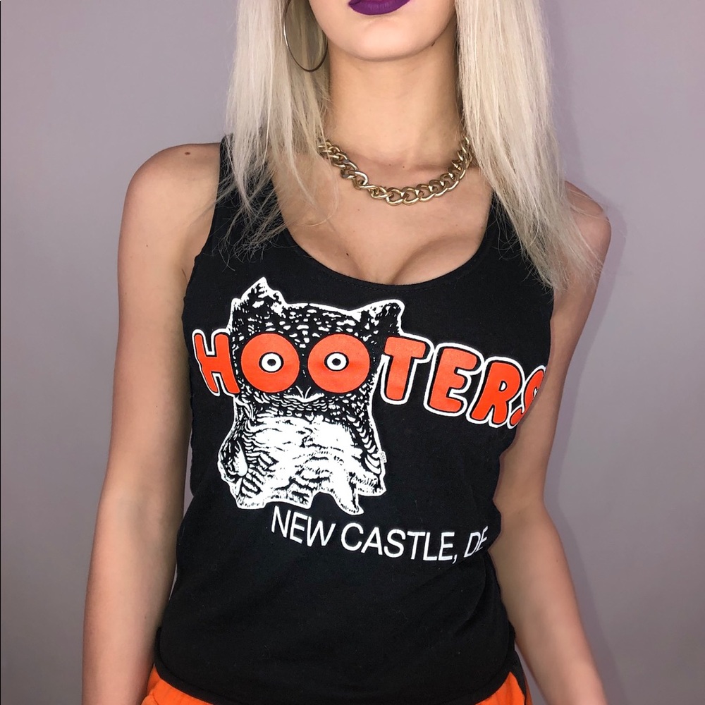 HOOTERS TANK TOP